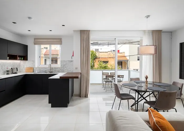 Modern 3Br Stylish Apartment With Large Balcony - Close To St Julians And St Georges Bay