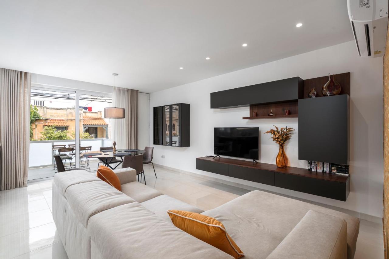 Modern 3br Stylish With Large Balcony - Close To St Julians And St Georges Bay Apartment Is-Swieqi