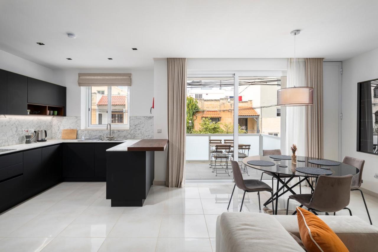 Modern 3br Stylish With Large Balcony - Close To St Julians And St Georges Bay Apartment Is-Swieqi