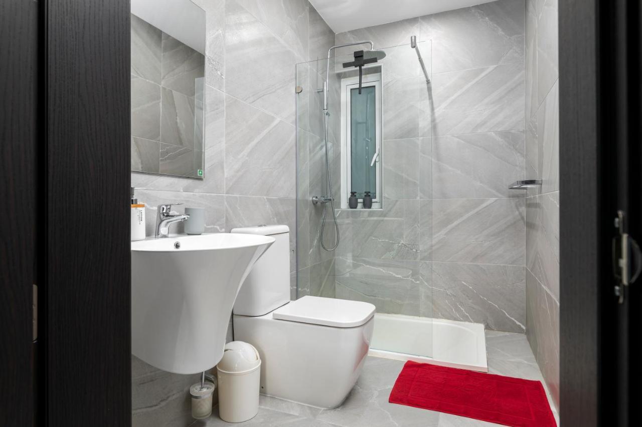 Modern 3br Stylish With Large Balcony - Close To St Julians And St Georges Bay Apartment Is-Swieqi