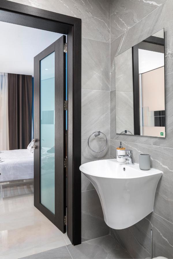 Modern 3br Stylish With Large Balcony - Close To St Julians And St Georges Bay Apartment *