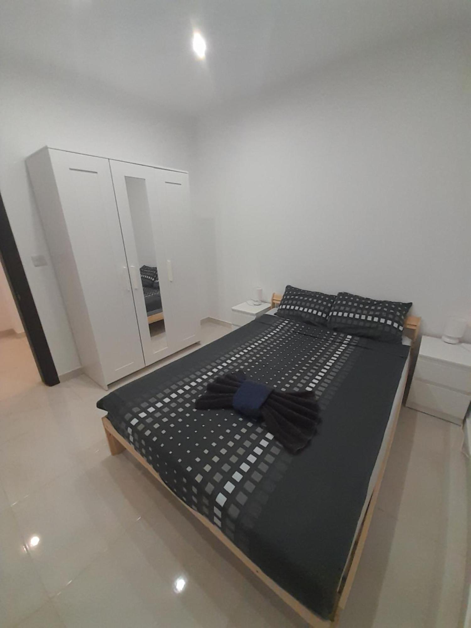 Modern 3br Stylish With Large Balcony - Close To St Julians And St Georges Bay Apartment Is-Swieqi